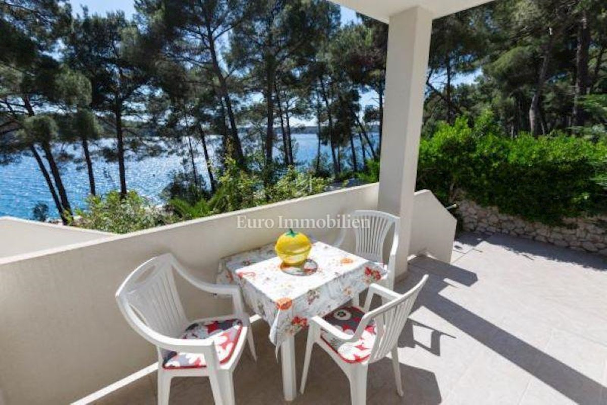Kuća s bazenom prvi red do mora, Mali Lošinj