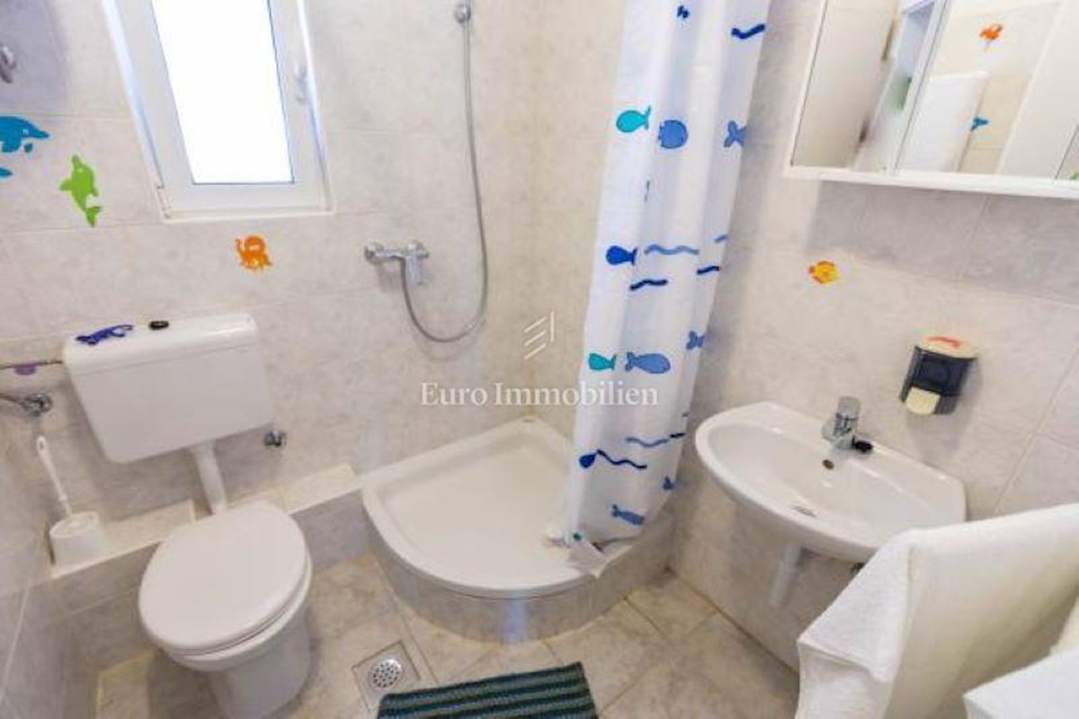 Kuća s bazenom prvi red do mora, Mali Lošinj