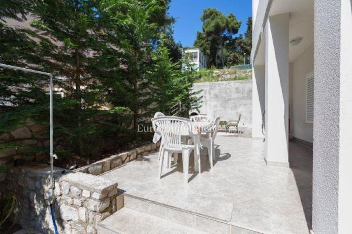 Kuća s bazenom prvi red do mora, Mali Lošinj