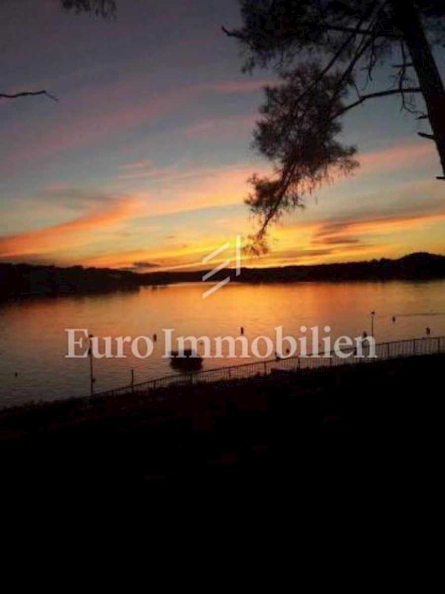 Kuća s bazenom prvi red do mora, Mali Lošinj
