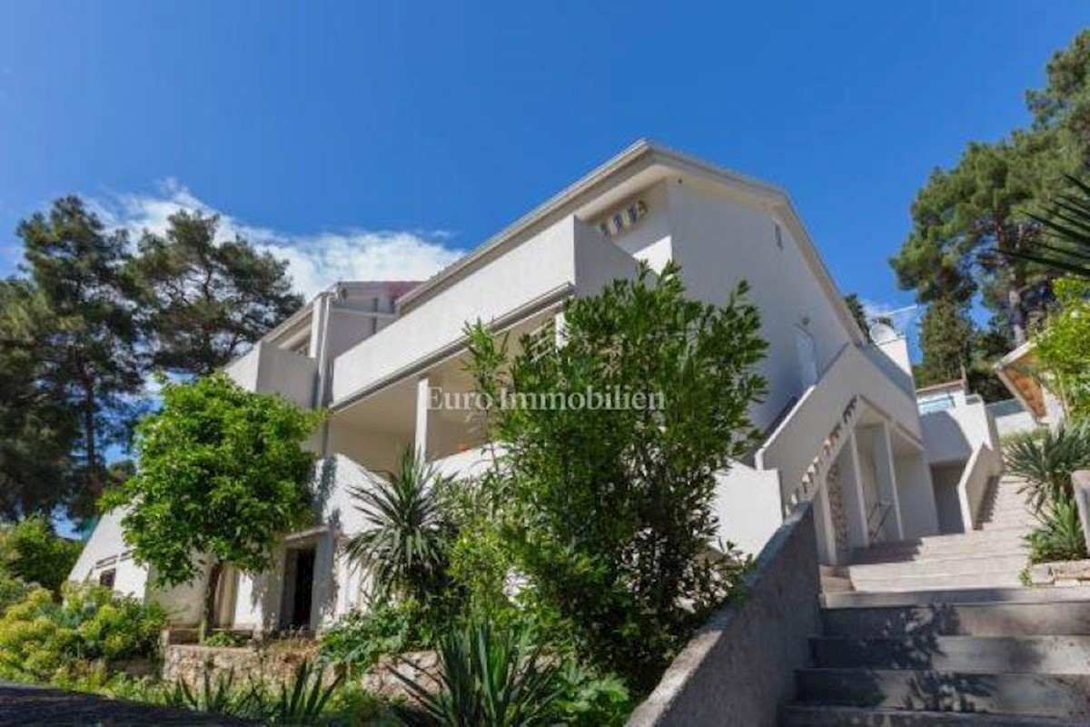 Kuća s bazenom prvi red do mora, Mali Lošinj