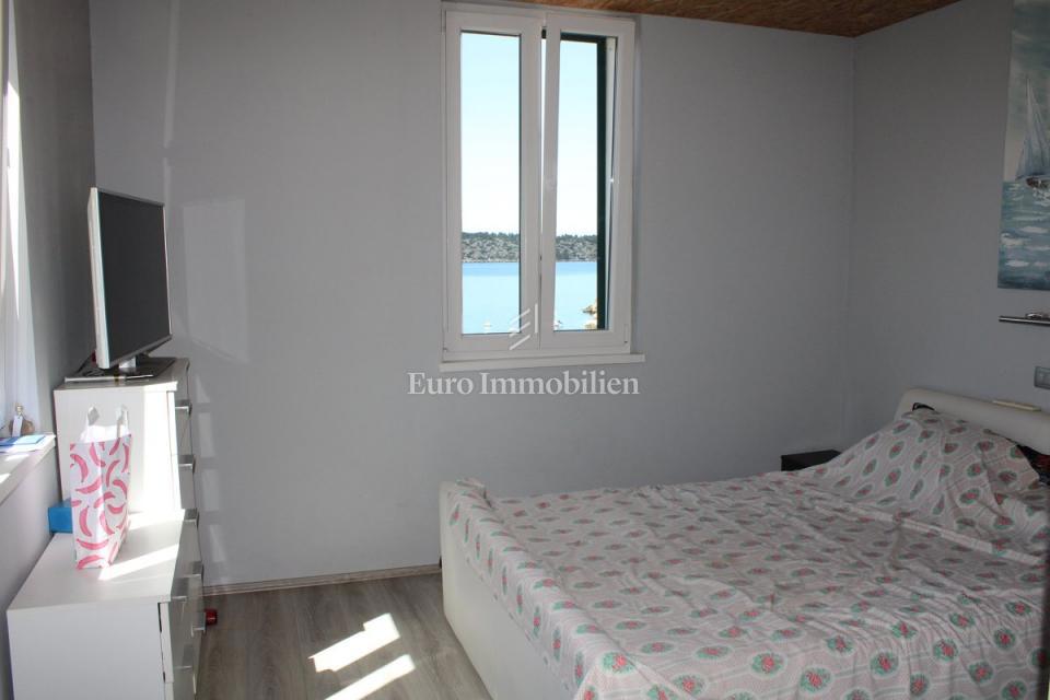Hiša s pogledom na morje v bližini plaže Banj - Šibenik