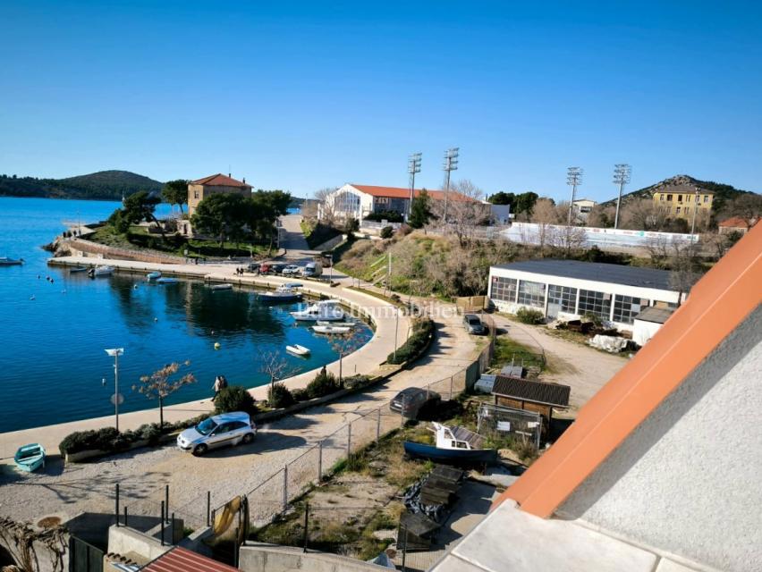 Hiša s pogledom na morje v bližini plaže Banj - Šibenik