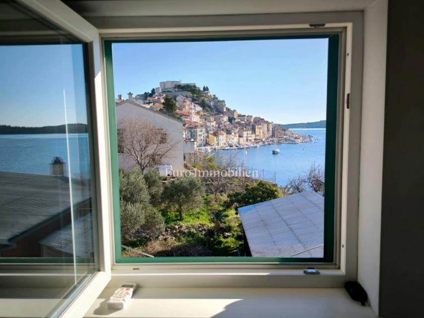 Hiša s pogledom na morje v bližini plaže Banj - Šibenik
