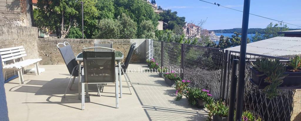 Hiša s pogledom na morje v bližini plaže Banj - Šibenik