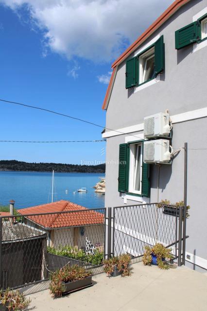 Hiša s pogledom na morje v bližini plaže Banj - Šibenik