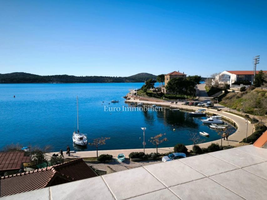 Hiša s pogledom na morje v bližini plaže Banj - Šibenik