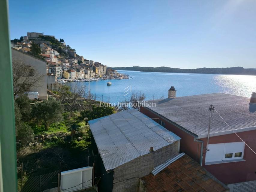 Hiša s pogledom na morje v bližini plaže Banj - Šibenik