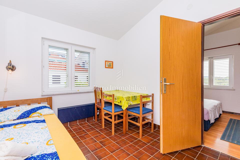 Punat - hiša tik ob plaži - TOP lokacija