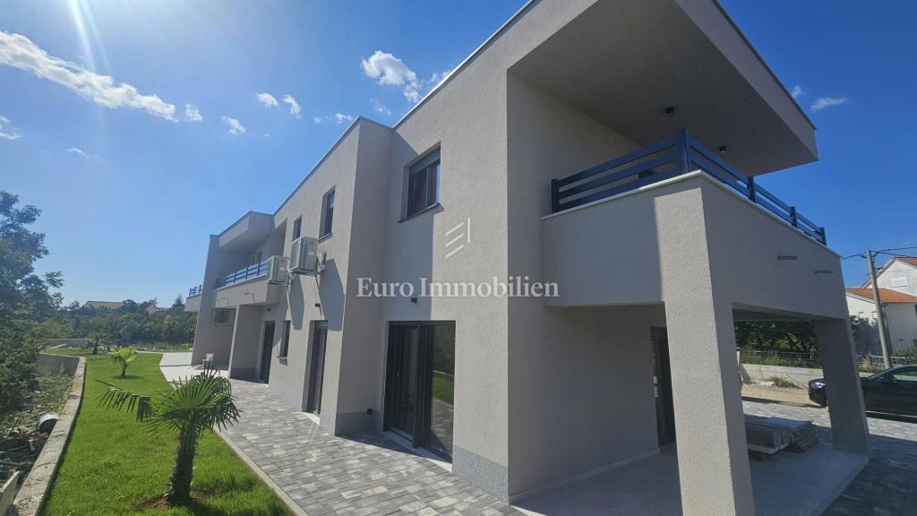 Jadranovo novogradnja hiša v nizu