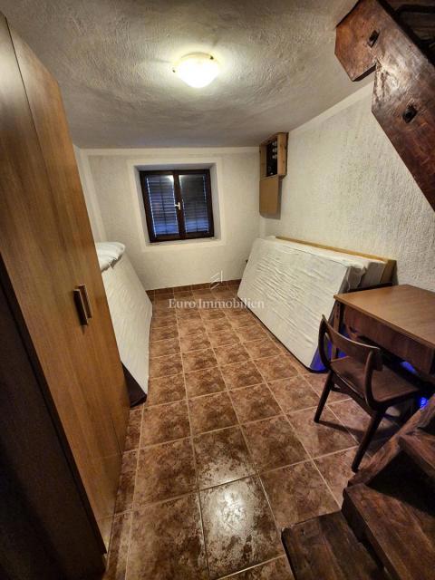 Betina, kamnita hiša s pogledom na morje s terase