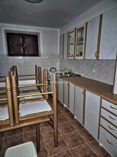 Betina, kamnita hiša s pogledom na morje s terase