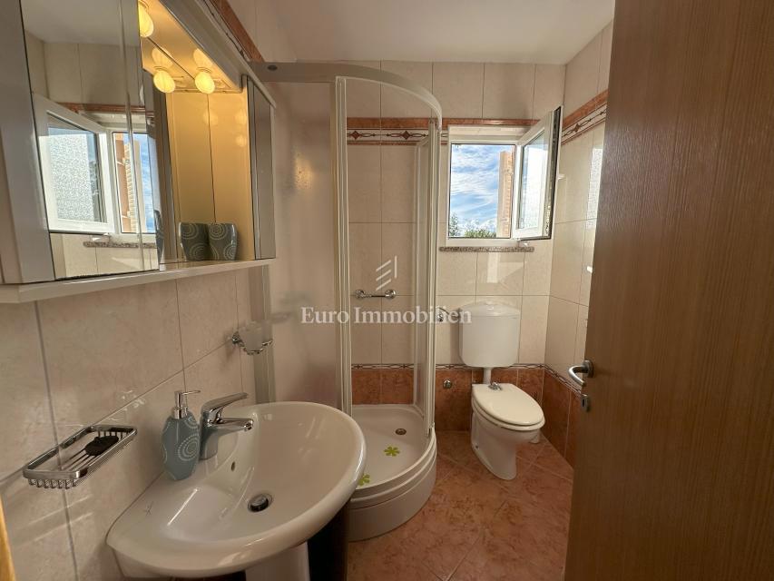Opremljen apartma 100 metrov od morja!