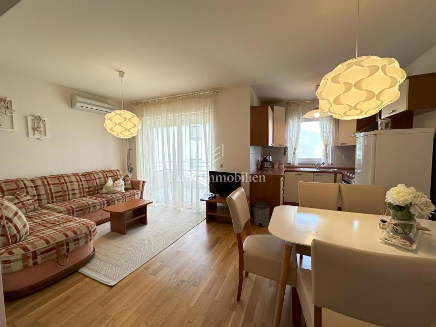 Opremljen apartma 100 metrov od morja!