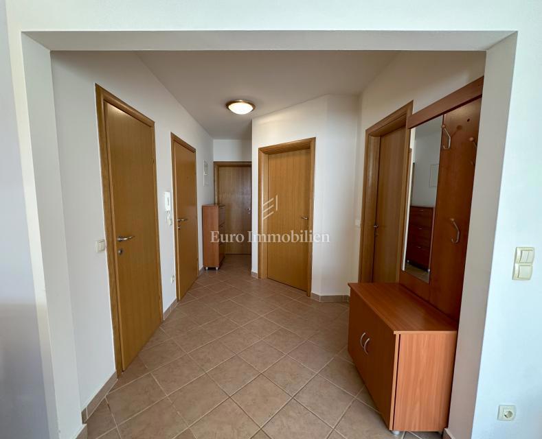 Opremljen apartma 100 metrov od morja!