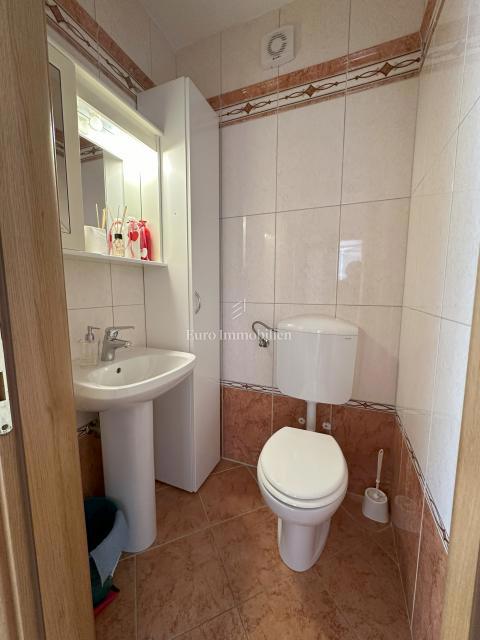 Opremljen apartma 100 metrov od morja!