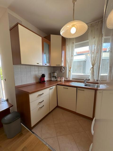 Opremljen apartma 100 metrov od morja!