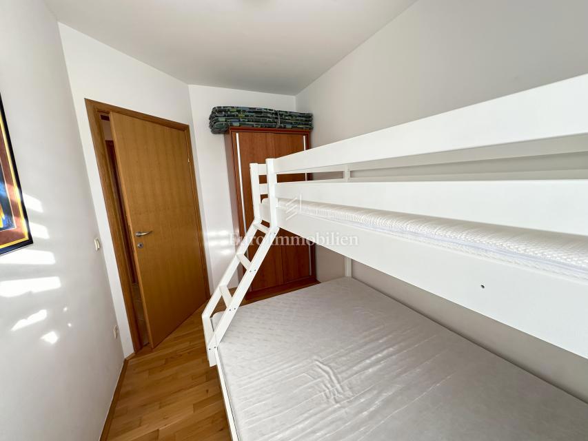 Opremljen apartma 100 metrov od morja!