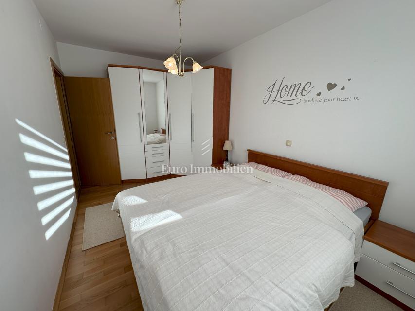 Opremljen apartma 100 metrov od morja!