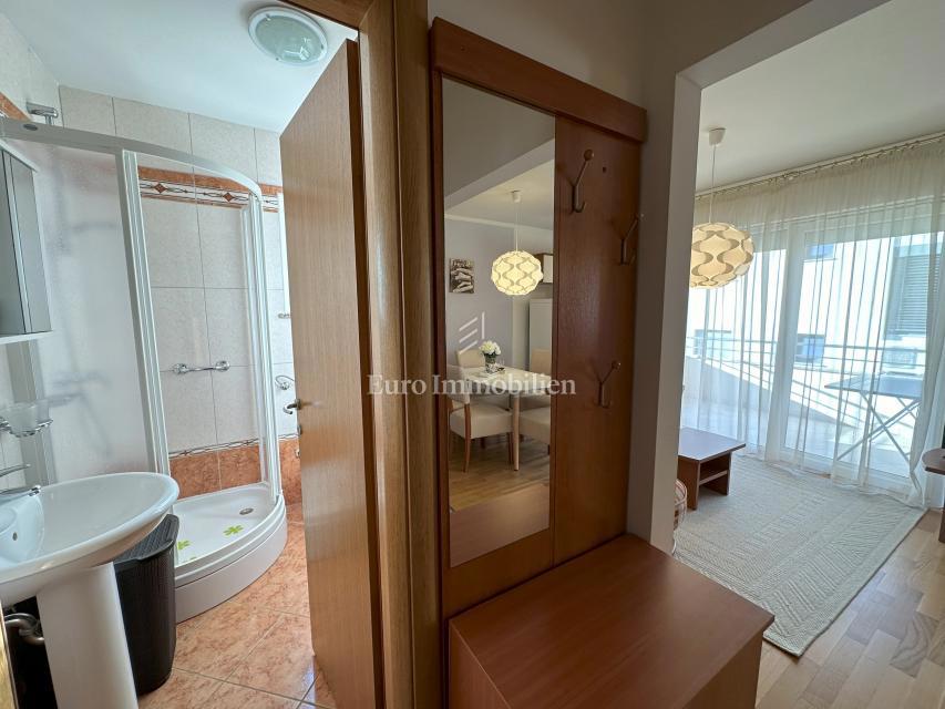 Opremljen apartma 100 metrov od morja!