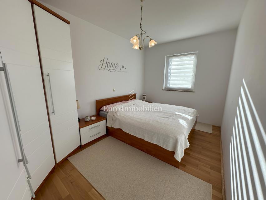 Opremljen apartma 100 metrov od morja!