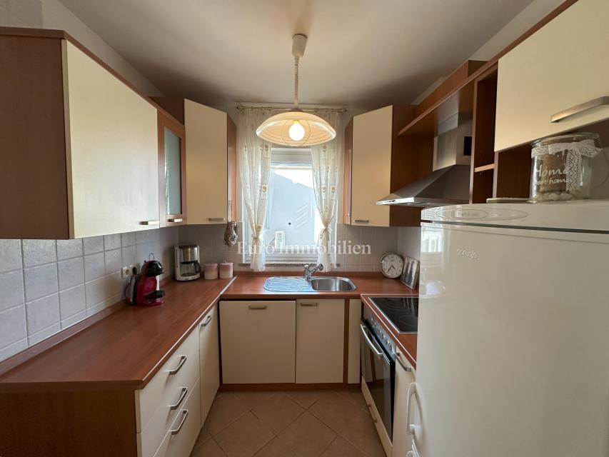 Opremljen apartma 100 metrov od morja!