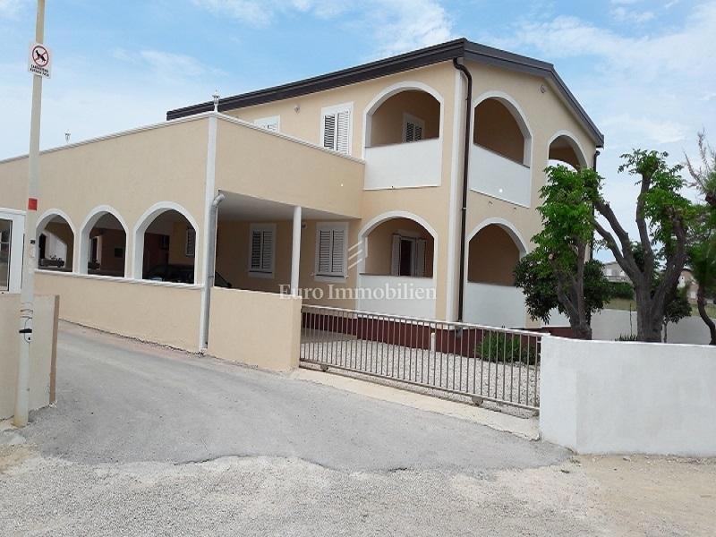 Vir, apartmajska hiša prva vrsta do morja