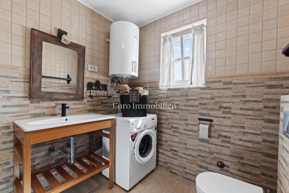 Čudovita samostojna vila z bazenom