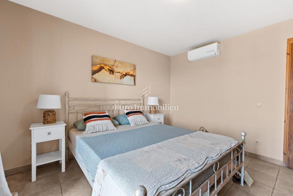 Čudovita samostojna vila z bazenom