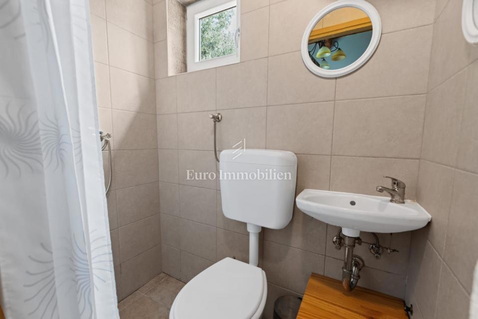 Čudovita samostojna vila z bazenom