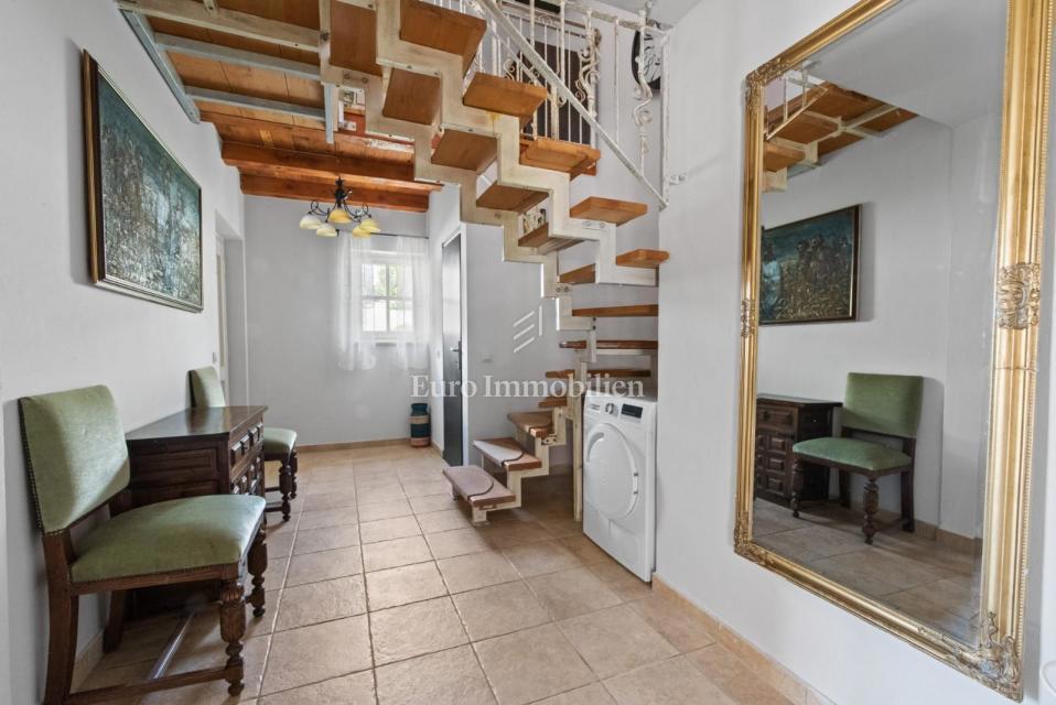 Čudovita samostojna vila z bazenom