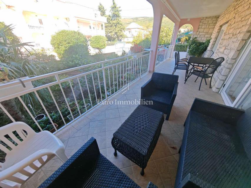 Hiša s 3 apartmaji 150 m od morja