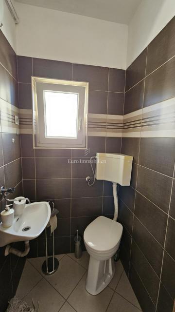 Hiša s 3 apartmaji 150 m od morja