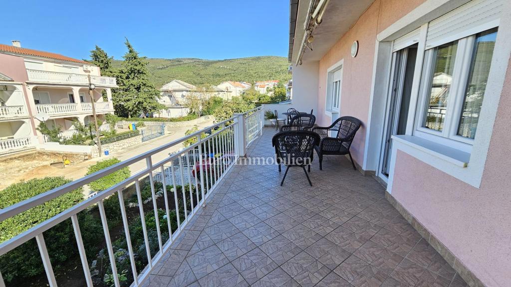 Hiša s 3 apartmaji 150 m od morja
