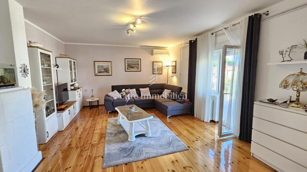 Hiša s 3 apartmaji 150 m od morja