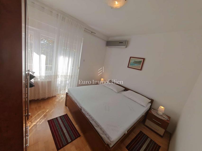 Hiša s 3 apartmaji 150 m od morja