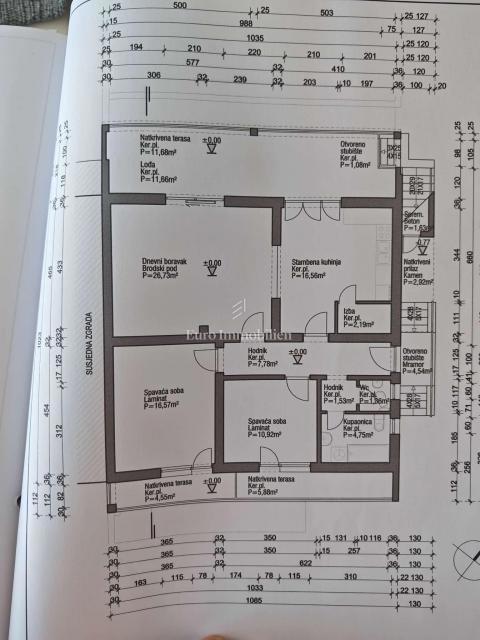 Hiša s 3 apartmaji 150 m od morja
