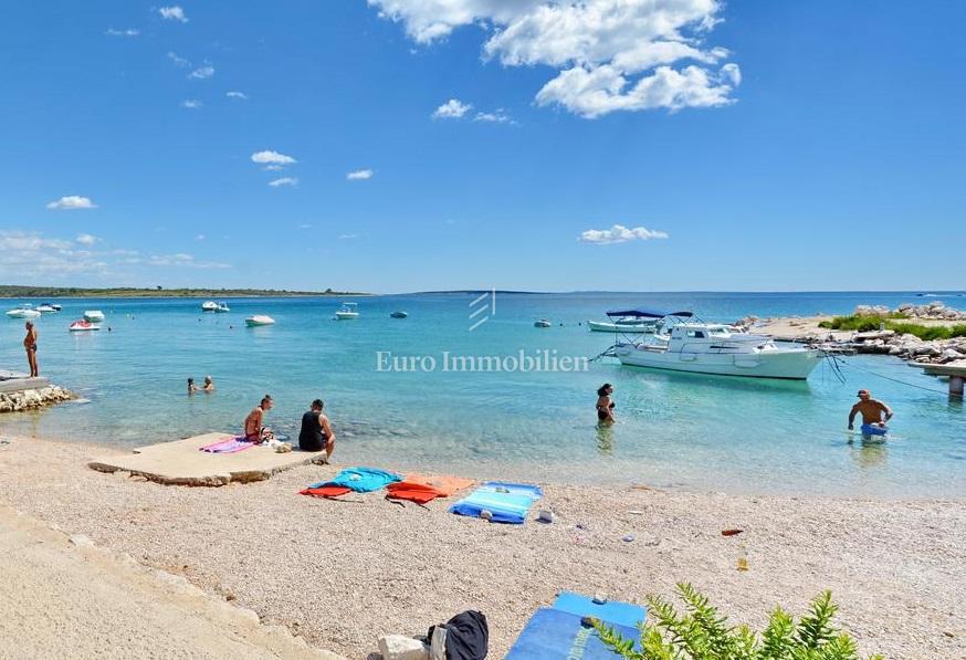 Novalja - apartma s pogledom na morje v bližini plaže