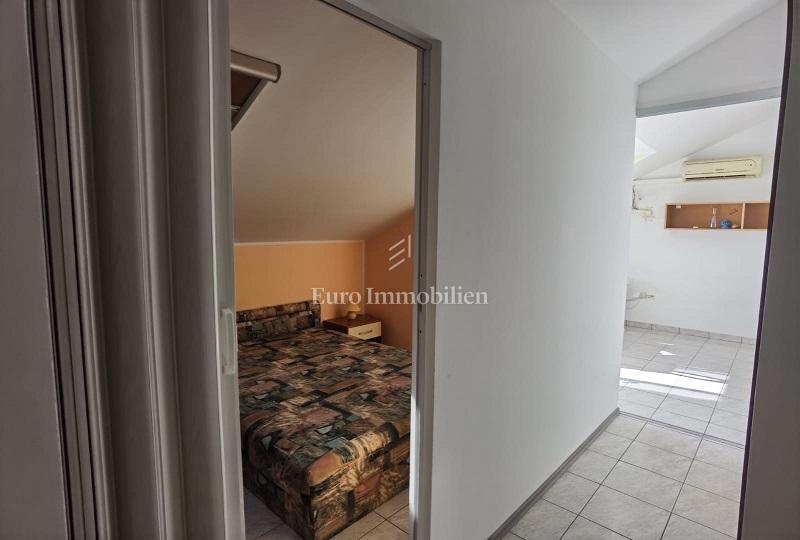 Novalja - apartma s pogledom na morje v bližini plaže