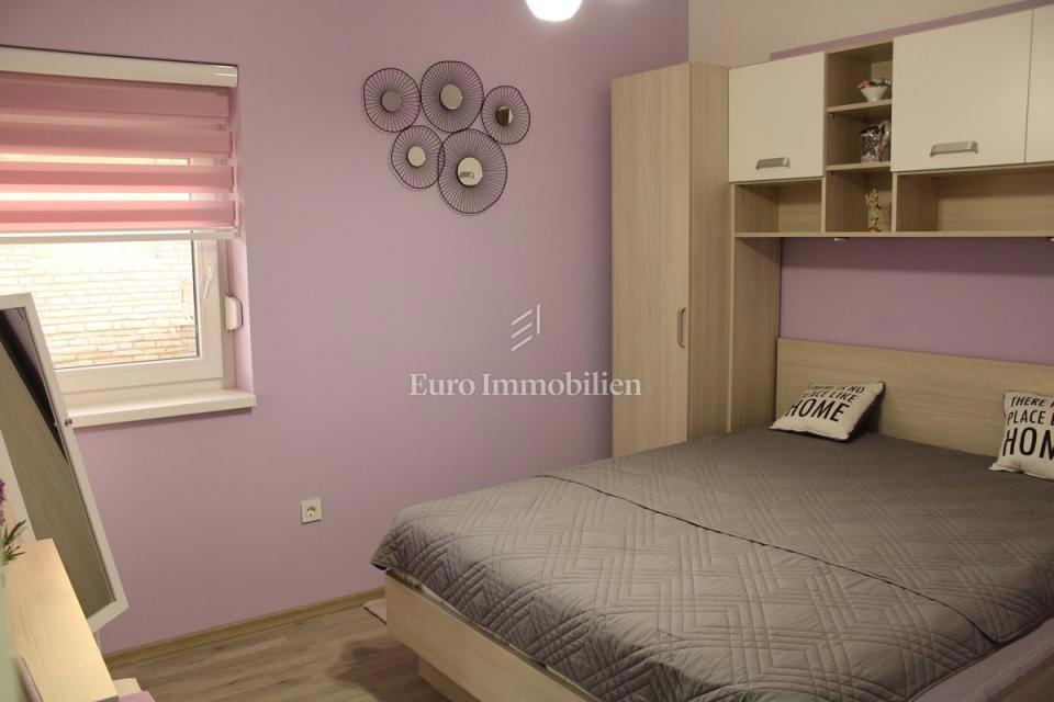 Tribunj, hiša druga vrsta od morja!