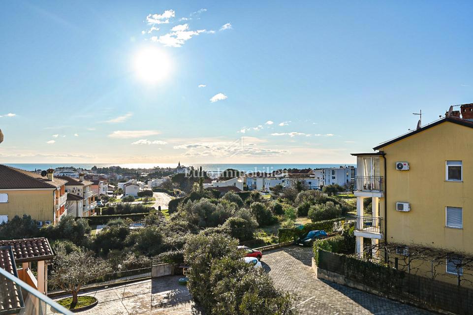 Novigrad - prostorno stanovanje s pogledom na morje