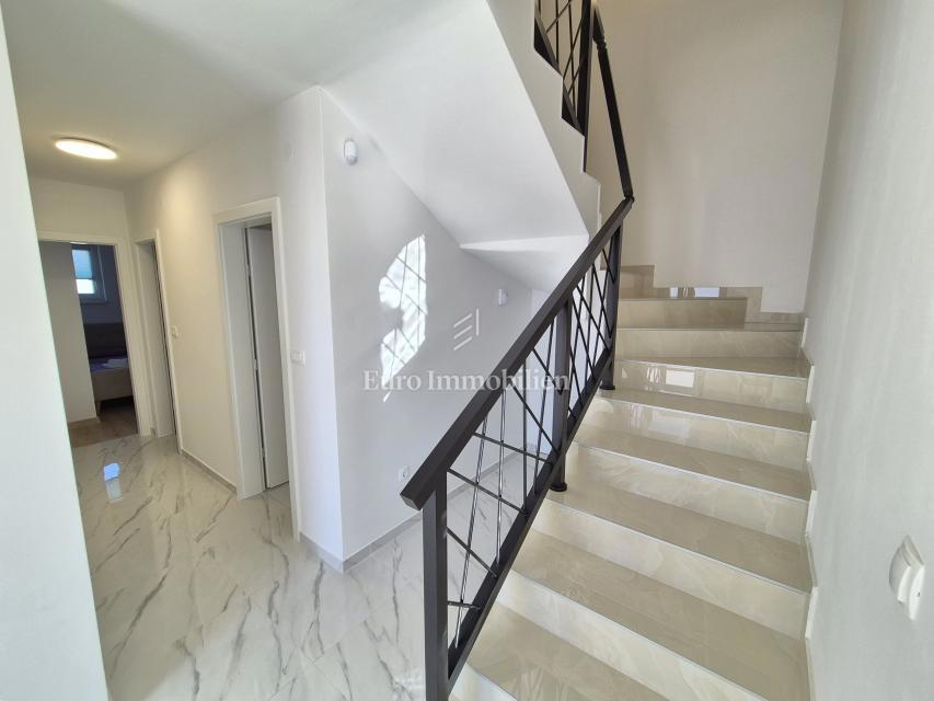 Nova hiša dvojček s pogledom na morje - otok Krk