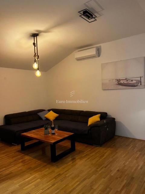 Hiša v bližini Malinske s petimi apartmaji