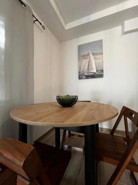 Hiša v bližini Malinske s petimi apartmaji