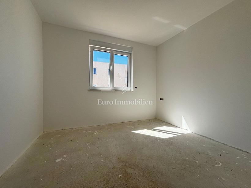 Novalja - apartma z veliko teraso, pogled na morje