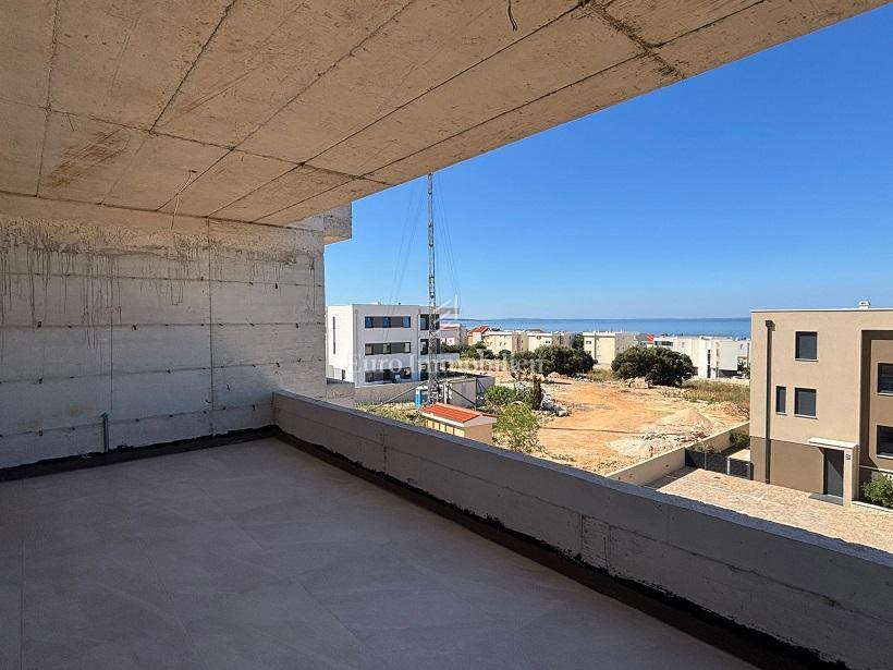 Novalja - apartma z veliko teraso, pogled na morje