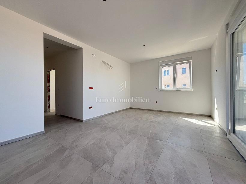 Novalja - apartma z veliko teraso, pogled na morje