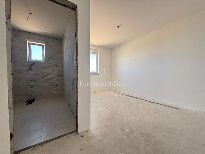 Novalja - apartma z veliko teraso, pogled na morje