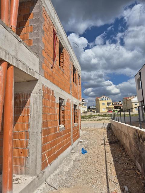 Novi apartma v pritličju z vrtom - Vodice