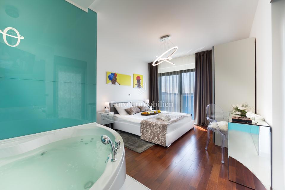 Luksuzni penthouse s fenomenalnim razgledom!